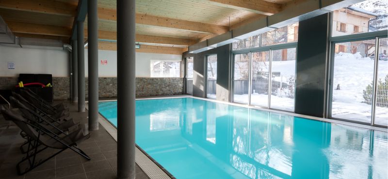 Séjours rando en raquettes dans les Alpes à Valloire, piscine